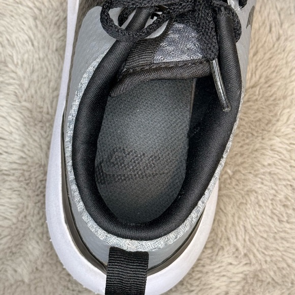 Nike Roshe Kids Black and White Golf Shoes - Picture 7 of 9